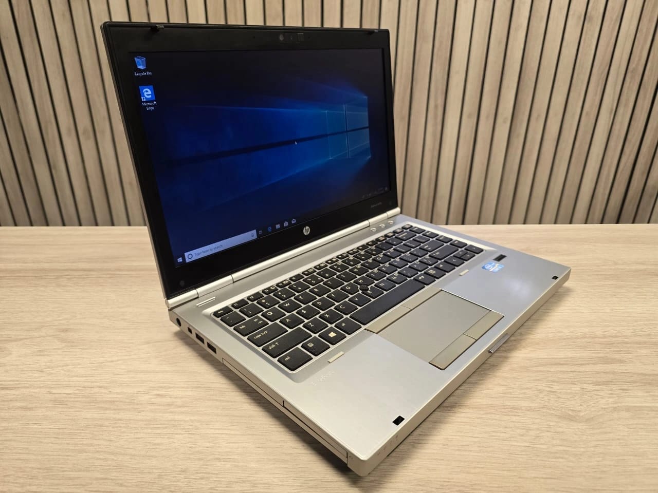 HP EliteBook 8460P-1 side view