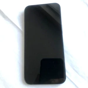 iphone 13 Front view