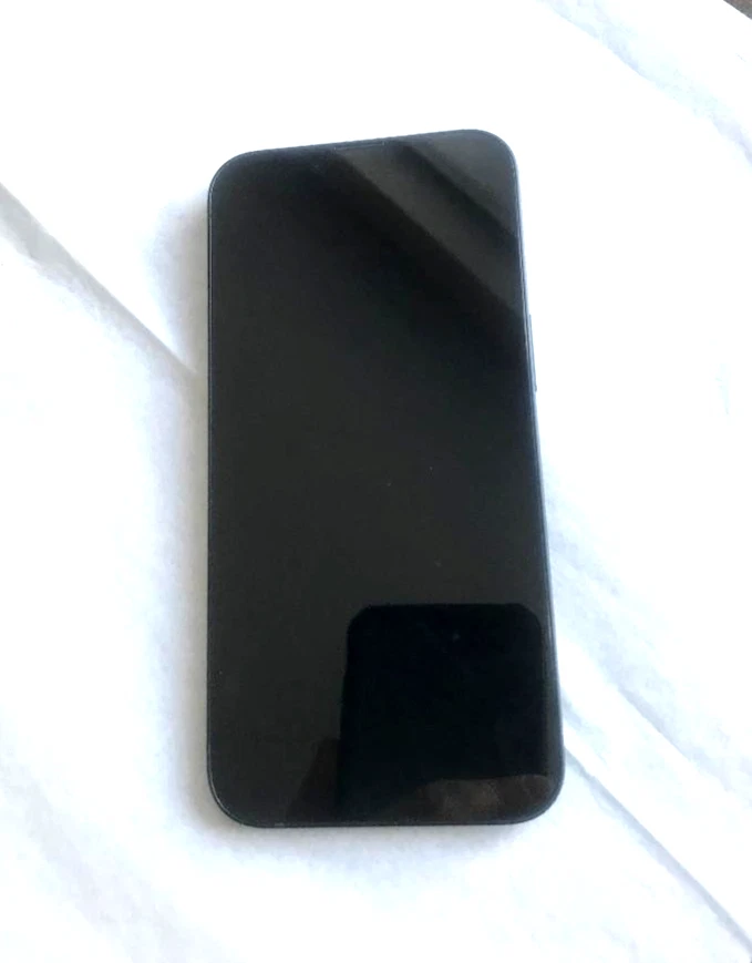 iphone 13 Front view